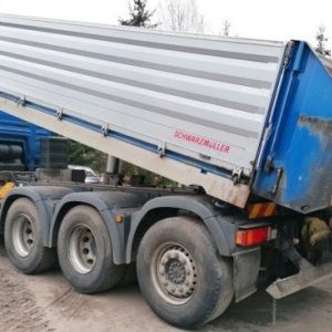 foto 8x4 MAN 37/32t kipper seil EUR6 tridem